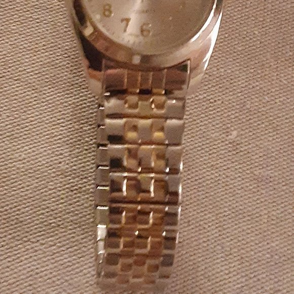 LADIES WRISTWATCH/GENERIC - Picture 2 of 7